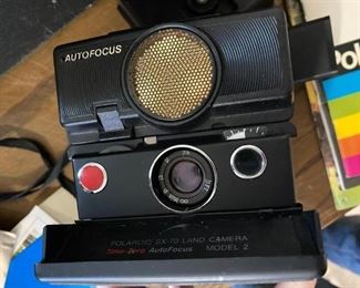 Polaroid SX-70 Land Camera Auto Focus Model 2 - (Case is cracking and camera has not been tested)