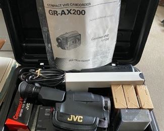 $ 40.00 - JVC Compact VHS Camcorder - GR-AX200