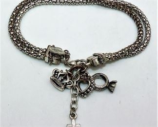 Lot 047
Bracelet with charms
