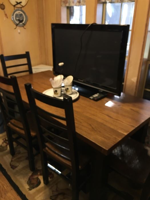 Dining table & chairs, flat screen tv