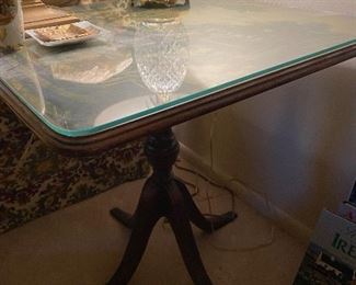 Pedestal table with "painted" top under glass