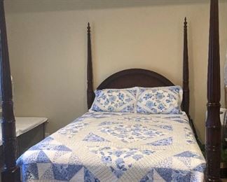 Beautiful queen 4-poster rice bed