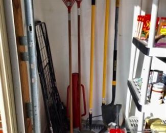 Rakes, shovels, clippers etc