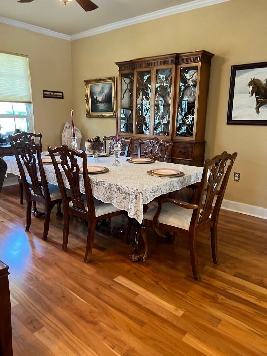 $875~OBO~ EXQUISITE BALL AND CLAW FOOT DINING TABLE AND SIX CHAIRS INCLUDING TWO CAPTAINS CHAIRS