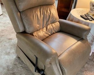 Ultra Comfort America Electric Leather Recliner