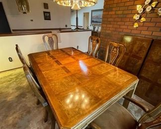 Vintage American of Martinsville Dining Set with Table Leaves