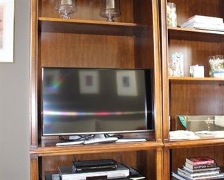 TV and Vases, speakers are not being sold