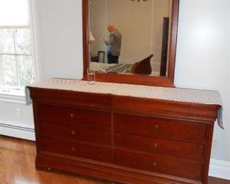 Thomasville mahogany dresser ( $ 300 )