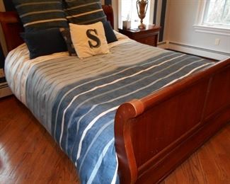 Thomasville full size sleigh bed ( $ 300 )