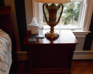 Thomasville pair mahogany night stands ( $ 300 pair )