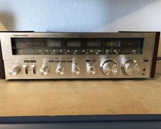 Realistic Model 31-3000 AM/FM Stereo Receiver