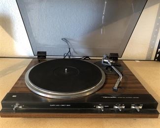 Realistic LAB-500 Direct-Drive Turntable