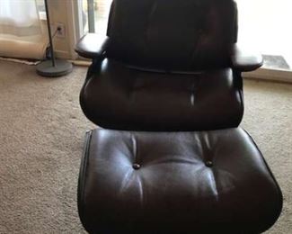 
Reproduction Eames Lounge Chair