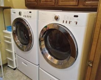 Great working order on these Frigidaire appliances.    The dryer is electric.   