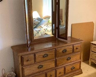 Mse037 Wooden Dresser With Vanity Mirror