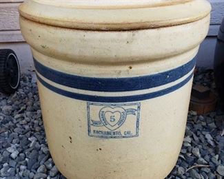 MSE057 - Vintage Panama Pottery 5-Gallon Container w/Lid