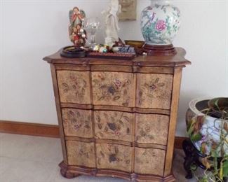 nice small 3 drawer chest