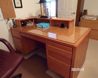 another nice desk