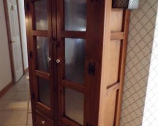 reproduction pie safe