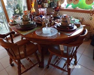 dining table w/4 chairs