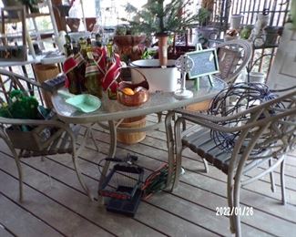patio furniture w/4 chairs & decor
