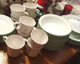 199. CORELLE WARE SERVICE FOR 8 PLUS EXTRA PIECES 