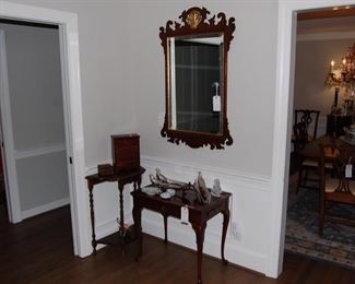 Foyer table and nice mirror