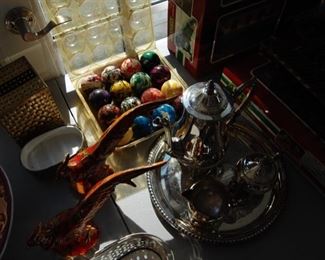 Pool Balls in bakelite marbling--interesting and no pool table