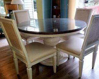 ETHAN ALLEN DINING ROOM TABLE WITH EXTENSION LEAF 