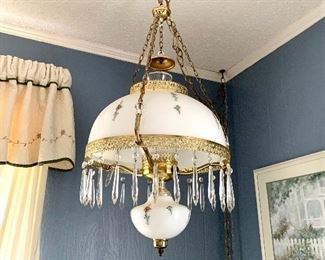 Darling vintage hanging lamp to brighten up your bedroom.