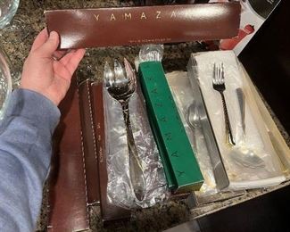 Yamaza flatware - service for 14 pluse serving pieces