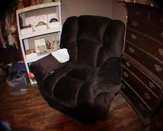 like-new lift chair; purchased Oct 2020 from Home Furniture