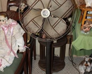 vintage Emerson pedestal fan; heavy cast iron base, works!