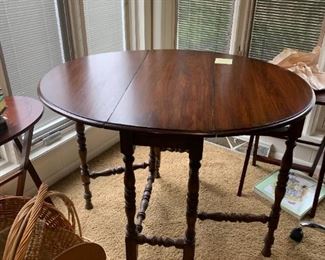 #2	Gate leg table oval with 2 swing legs  12-36x33x30	 $75.00 
