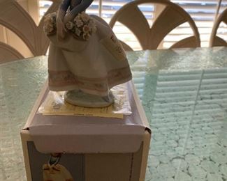 #19	Lladro Girl  05467 Mayflower w/box	 $150.00 
