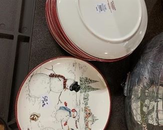 #132	Williams Sonoma  10.5 " D 10 Dinner plates w/snowman	 $50.00 
