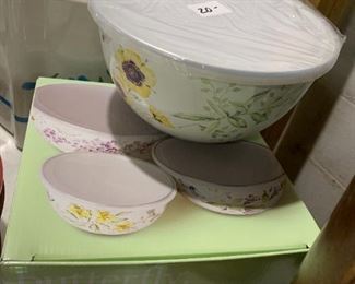 #134	Lenox Set of 3 Mixing Bowls w/Flowers on Side - Butterfly Meadow	 $20.00 
