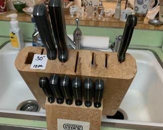 #149	chicago Cuttlery - 11 knives w/block	 $30.00 
