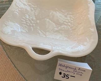 #184	Wedgewood Strawberry Vine  White Tray	 $35.00 

