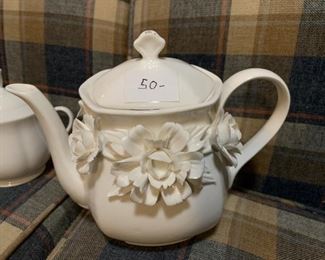 #260	TeaPot Godinger offwhite 	 $50.00 

