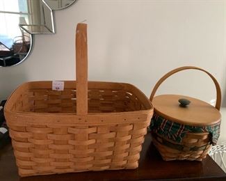 #272	Longaberger set of 2 basket round with liner and lid and rectangle handle basket 	 $28.00 
