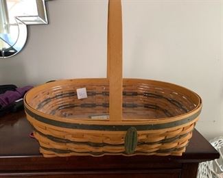 #276	longaberger traditions collection Hospitality basket 1995 with 1 handle 	 $32.00 
