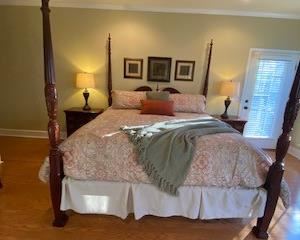 Kingsize Cherry Wood 4-poster bed - comes with matching steps for us short people or grandkids to climb in your bed. Beautiful piece to the Master Bedroom. Bed is headboard, frame, & rails only.