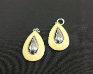 Silver and Cream Teardrop Earrings
$5.00
Contact: sonyadowdakin@gmail.com or 815-985-2047