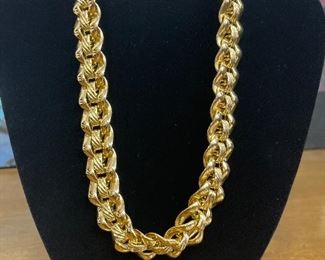Gold Look Chain Necklace 
$15.00
Contact: Sonyadowdakin@gmail.com or 815-985-2047