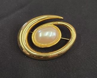Gold and Pearl Look Broach
$5.00
Contact: sonyadowdakin@gmail.com or 815-985-2047