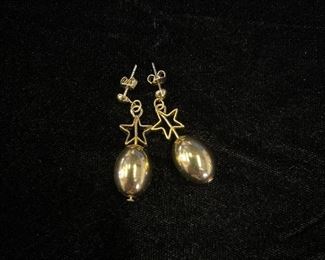 Gold Look Dangle Star Earrings 
$5.00
Contact: sonyadowdakin@gmail.com or 815-985-2047