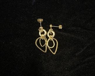 Gold Look Pear Dangle Earrings 
$5.00
Contact: sonyadowdakin@gmail.com or 815-985-2047