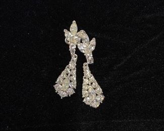 Rhine Stone Dangle Earrings 
$5.00
Contact: sonyadowdakin@gmail.com or 815-985-2047