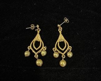 Gold Look with Green Balls Dangle Earrings 
$5.00
Contact: sonyadowdakin@gmail.com or 815-985-2047
